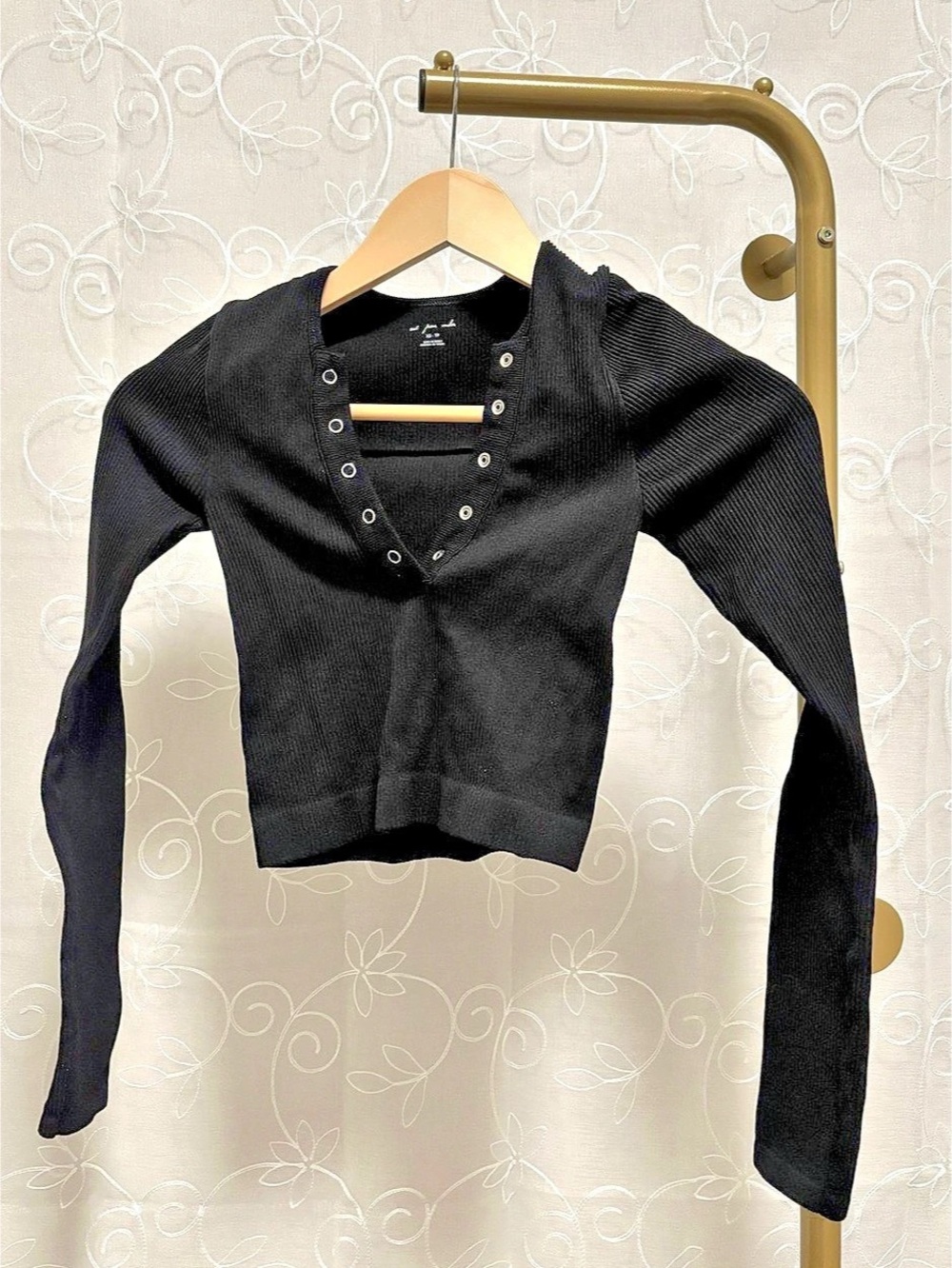 Urban Outfitters Ribbed Black Long Sleeve Crop Top Size XS